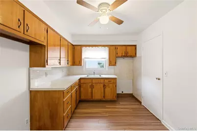 234 Winthrop Avenue, Westbury, NY 11590 - Photo 17