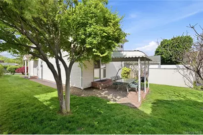 234 Winthrop Avenue, Westbury, NY 11590 - Photo 25