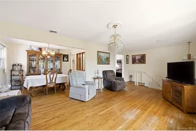 234 Winthrop Avenue, Westbury, NY 11590 - Photo 5