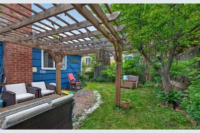 24814 Depew Avenue, Little Neck, NY 11363 - Photo 5
