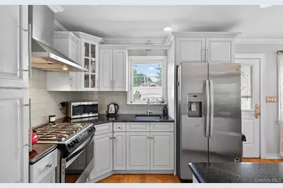 24814 Depew Avenue, Little Neck, NY 11363 - Photo 15