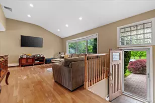 56 Middle Ln, Jericho, NY 11753 - Photo 3