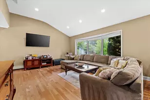 56 Middle Ln, Jericho, NY 11753 - Photo 13