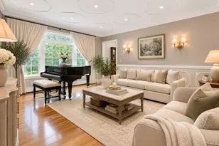 1 Springwood Path, Syosset, NY 11791 - Photo 7