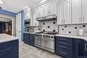 1 Springwood Path, Syosset, NY 11791 - Photo 19