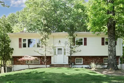 17 Twin Lakes Drive, Airmont, NY 10952 - Photo 1