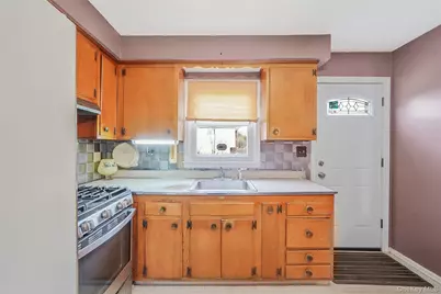 75 Barnum Street, West Babylon, NY 11704 - Photo 9