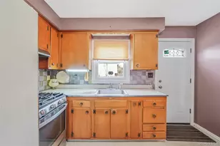 75 Barnum St, West Babylon, NY 11704 - Photo 9