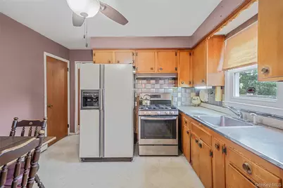 75 Barnum Street, West Babylon, NY 11704 - Photo 7