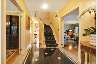 272 Chapel Road, Manhasset, NY 11030 - Photo 9