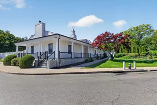 240-17 Oak Park Dr, Douglaston, NY 11362 - Photo 41