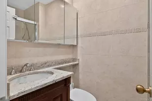 240-17 Oak Park Dr, Douglaston, NY 11362 - Photo 25