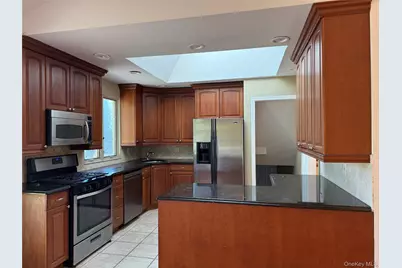 11 Syosset Circle, Syosset, NY 11791 - Photo 7