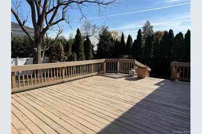 11 Syosset Circle, Syosset, NY 11791 - Photo 9