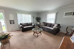 44 Circle Dr, Hempstead, NY 11550 - Photo 3