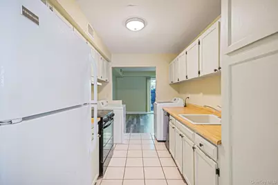 102 Hill Spur, Calverton, NY 11933 - Photo 7