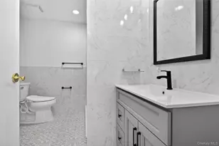 242 Maple Ave, Westbury, NY 11590 - Photo 17