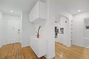 10 Welwyn Rd, Great Neck, NY 11021 - Photo 3