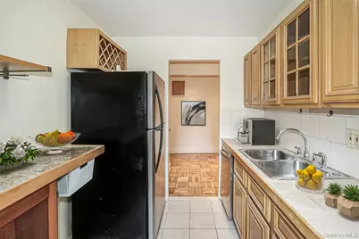7510 Yellowstone Boulevard #2C, Rego Park, NY 11374 - Photo 5