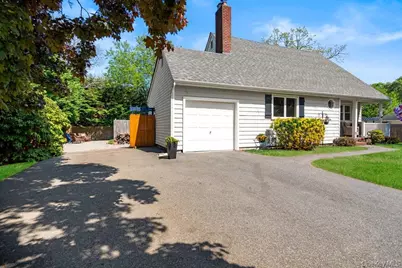 225 Walker Avenue, Patchogue, NY 11772 - Photo 33