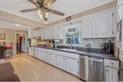 15 Lillian Place, Farmingdale, NY 11735 - Photo 19