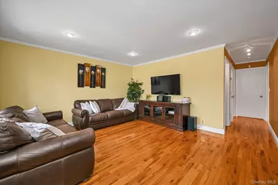 126 Roeckel Avenue, Valley Stream, NY 11580 - Photo 3