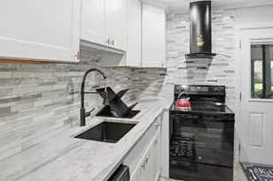 204 Denton Pl, Roosevelt, NY 11575 - Photo 5