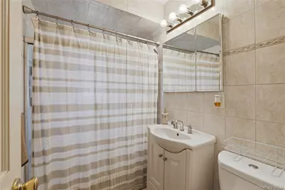 1 Ivanhoe Place, Valley Stream, NY 11580 - Photo 9