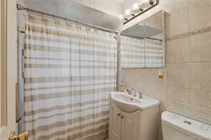 1 Ivanhoe Pl, Valley Stream, NY 11580 - Photo 9