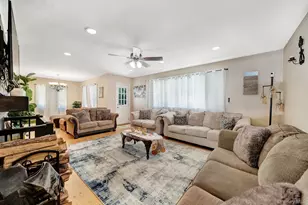 1089 Westminster Ave, Dix Hills, NY 11746 - Photo 7
