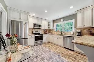 1089 Westminster Ave, Dix Hills, NY 11746 - Photo 9