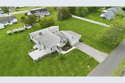 930 Cedar Lane, East Marion, NY 11939 - Photo 27