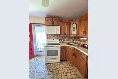 22 Beach Avenue, Copiague, NY 11726 - Photo 3
