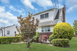 22 Beach Ave, Copiague, NY 11726 - Photo 3