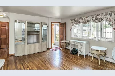 22 Beach Avenue, Copiague, NY 11726 - Photo 5