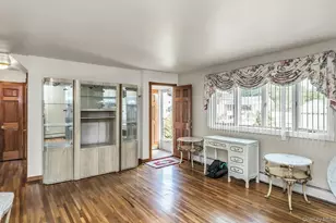 22 Beach Ave, Copiague, NY 11726 - Photo 5