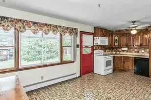 22 Beach Ave, Copiague, NY 11726 - Photo 9