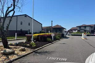 156 W Cambridge Dr E, Copiague, NY 11726 - Photo 41