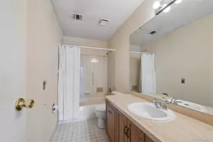 156 W Cambridge Dr E, Copiague, NY 11726 - Photo 31