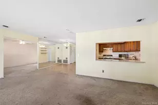156 W Cambridge Dr E, Copiague, NY 11726 - Photo 13