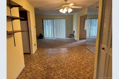 156 W Cambridge Drive E #156, Copiague, NY 11726 - Photo 13