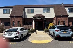 156 W Cambridge Dr E, Copiague, NY 11726 - Photo 39