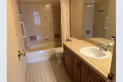 156 W Cambridge Drive E #156, Copiague, NY 11726 - Photo 15