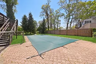 18 Park Dr E, Syosset, NY 11791 - Photo 27