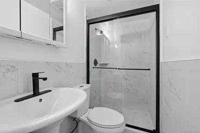 18 Park Drive E, Syosset, NY 11791 - Photo 23