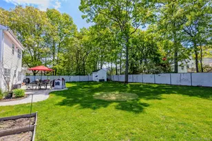 2 Blair Ct, Coram, NY 11727 - Photo 7