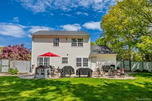 2 Blair Ct, Coram, NY 11727 - Photo 5