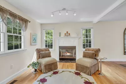 25 Middlesex Avenue, Oakdale, NY 11769 - Photo 7