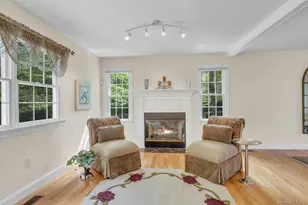 25 Middlesex Ave, Oakdale, NY 11769 - Photo 7