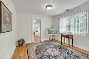 25 Middlesex Ave, Oakdale, NY 11769 - Photo 25